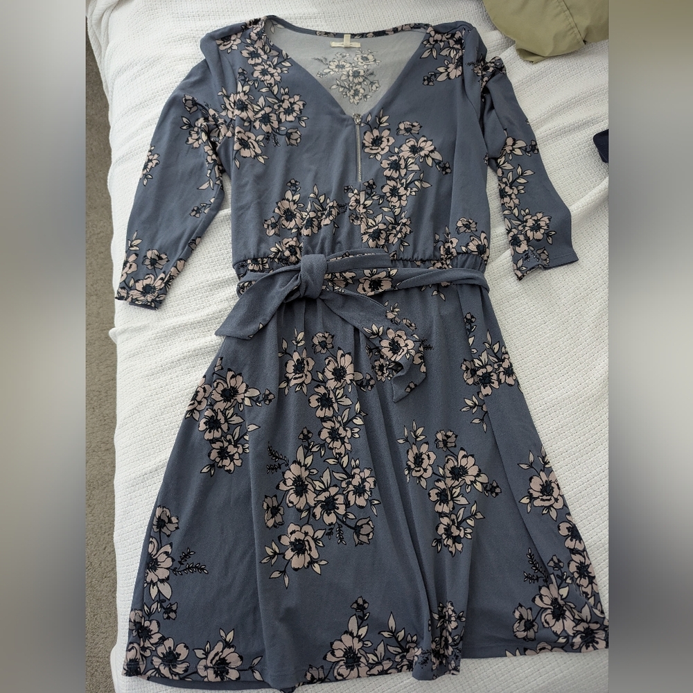 Chic Floral And Dusty Blue Tie Dress. Three Quarter Sleeves, Very Comfortable.